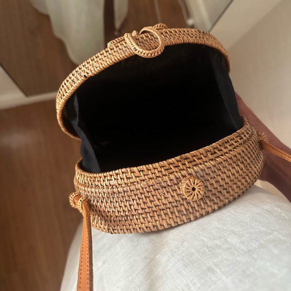 Rattan Basket Crossbody - Picture 7 of 8